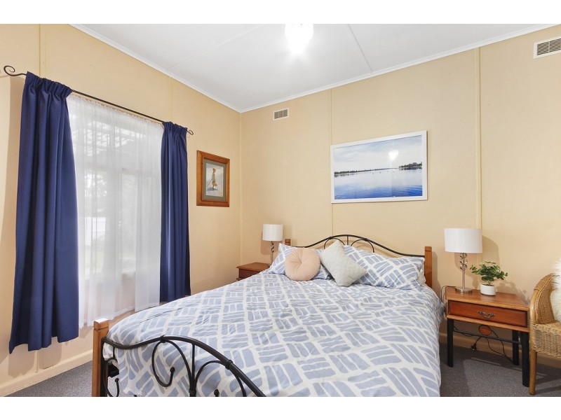 44 Don Road, Lakes Entrance VIC 3909