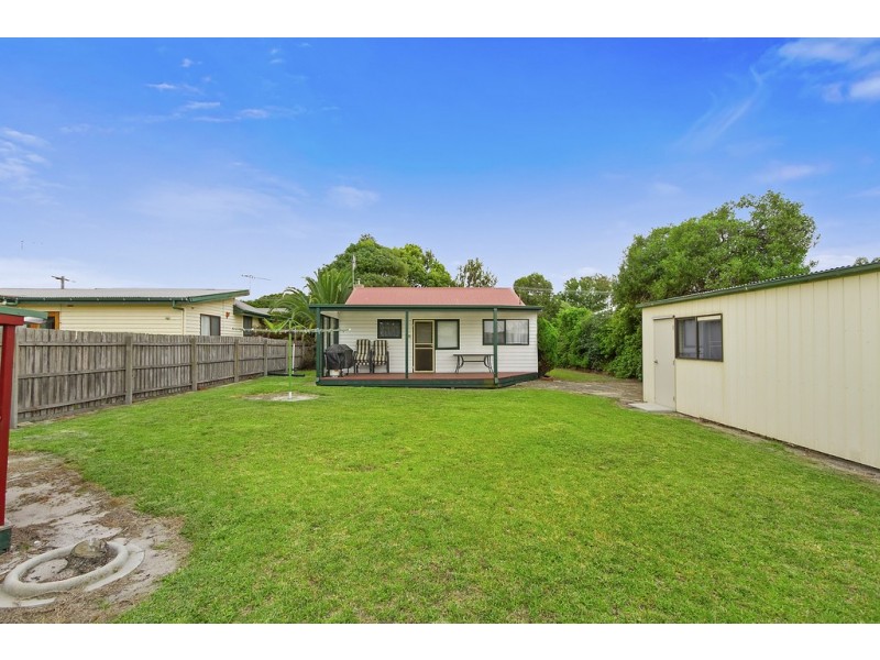 44 Don Road, Lakes Entrance VIC 3909