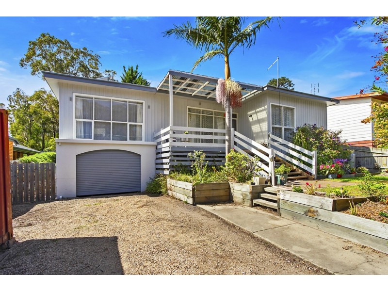 11 Worcester Road, Lakes Entrance VIC 3909