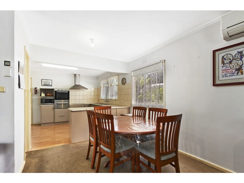 11 Worcester Road, Lakes Entrance VIC 3909