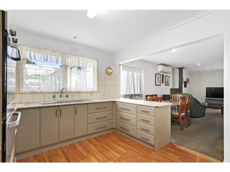 11 Worcester Road, Lakes Entrance VIC 3909