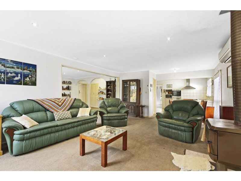 11 Worcester Road, Lakes Entrance VIC 3909