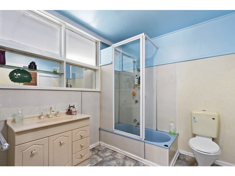 11 Worcester Road, Lakes Entrance VIC 3909