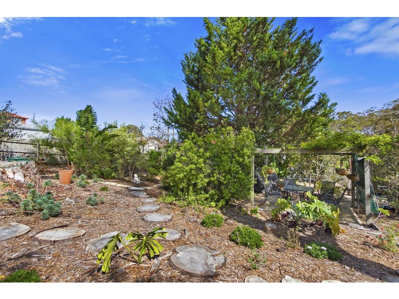 11 Worcester Road, Lakes Entrance VIC 3909