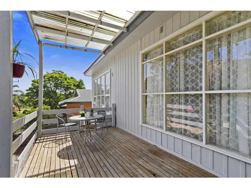 11 Worcester Road, Lakes Entrance VIC 3909