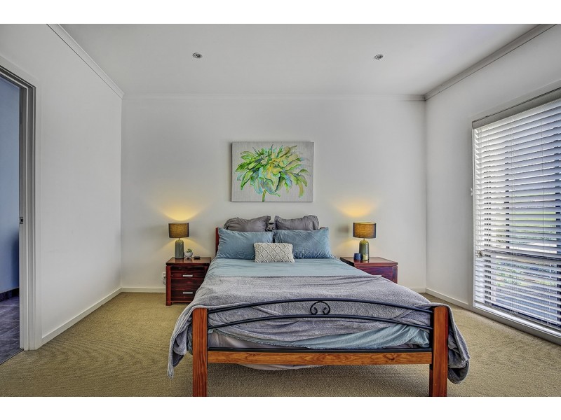 101 STIRLING DRIVE, Lakes Entrance VIC 3909