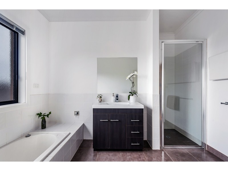 101 STIRLING DRIVE, Lakes Entrance VIC 3909