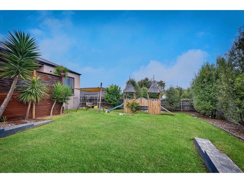 101 STIRLING DRIVE, Lakes Entrance VIC 3909