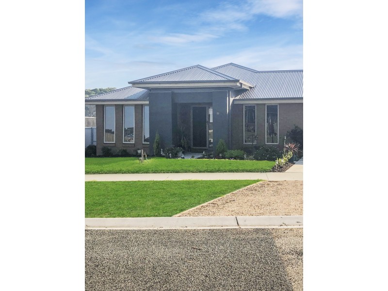 83 Albatross Road, Kalimna VIC 3909