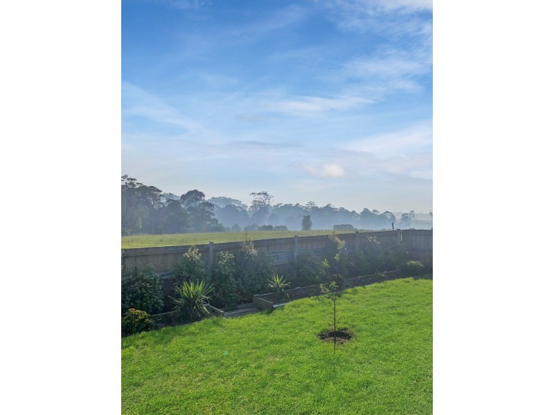 83 Albatross Road, Kalimna VIC 3909