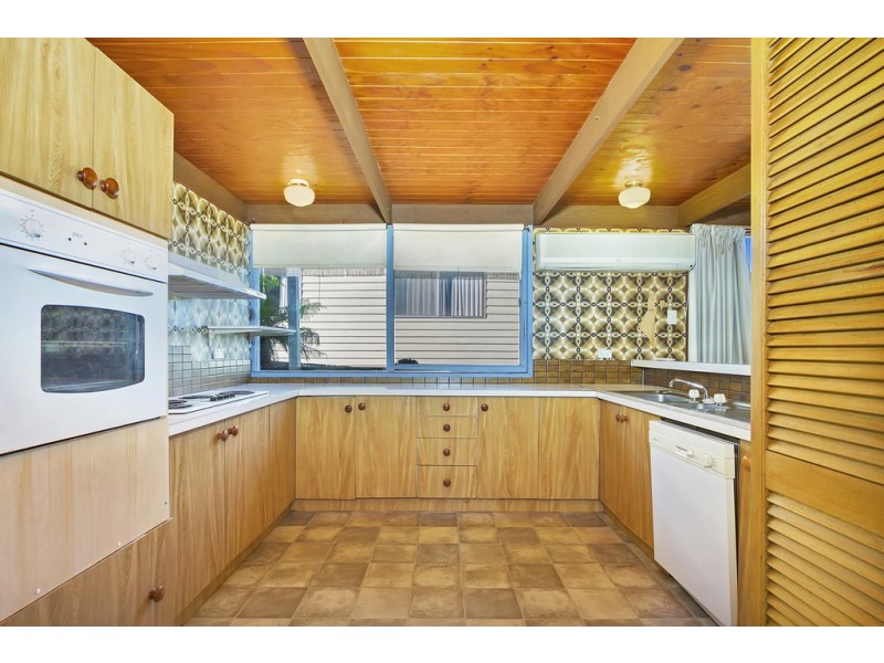 49 Capes Road, Lakes Entrance VIC 3909