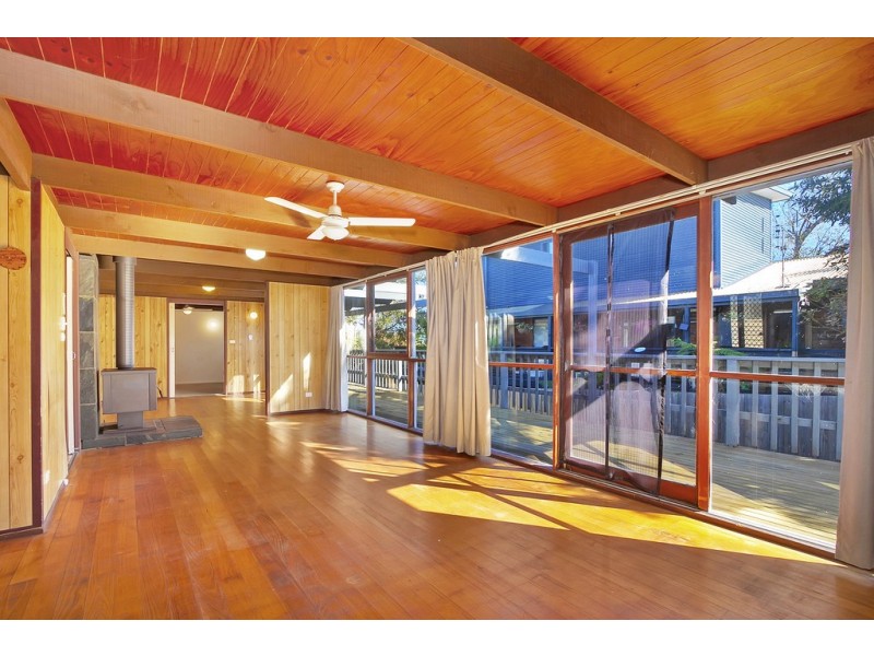 49 Capes Road, Lakes Entrance VIC 3909