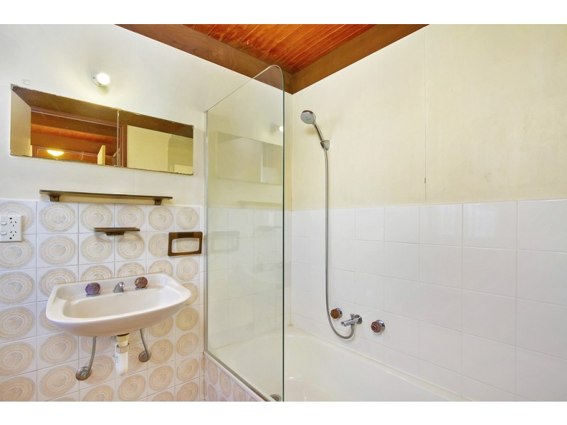 49 Capes Road, Lakes Entrance VIC 3909