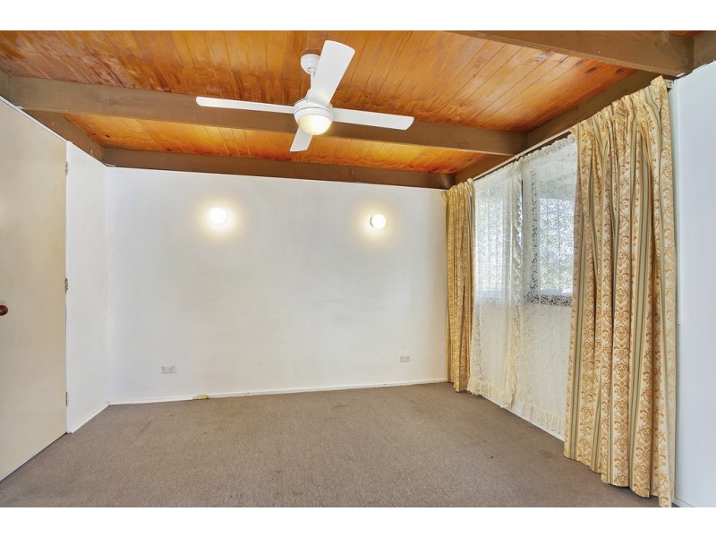 49 Capes Road, Lakes Entrance VIC 3909