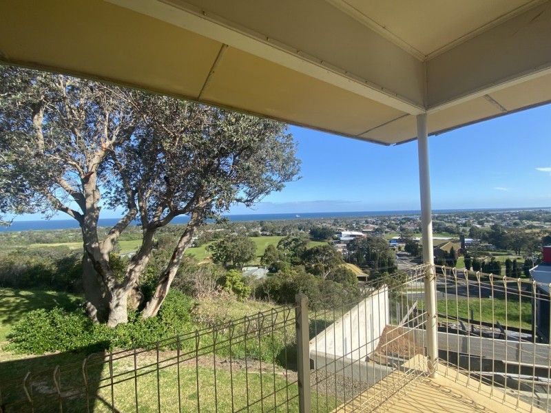 26b Bung Yarnda Court, Lakes Entrance VIC 3909