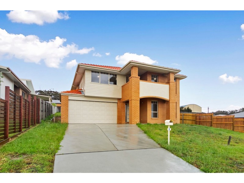 8 Lawson Drive, Lakes Entrance VIC 3909