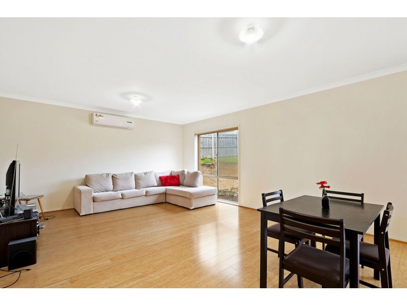 8 Lawson Drive, Lakes Entrance VIC 3909