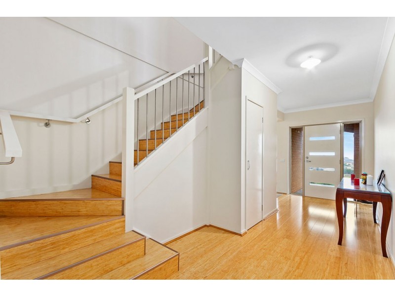 8 Lawson Drive, Lakes Entrance VIC 3909