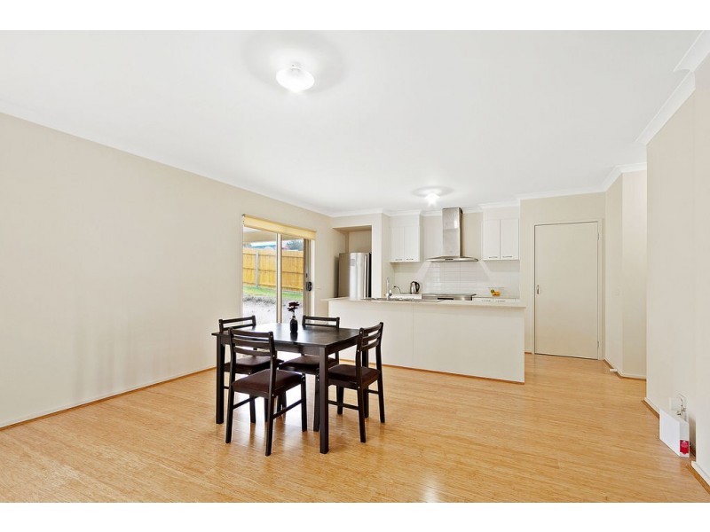 8 Lawson Drive, Lakes Entrance VIC 3909