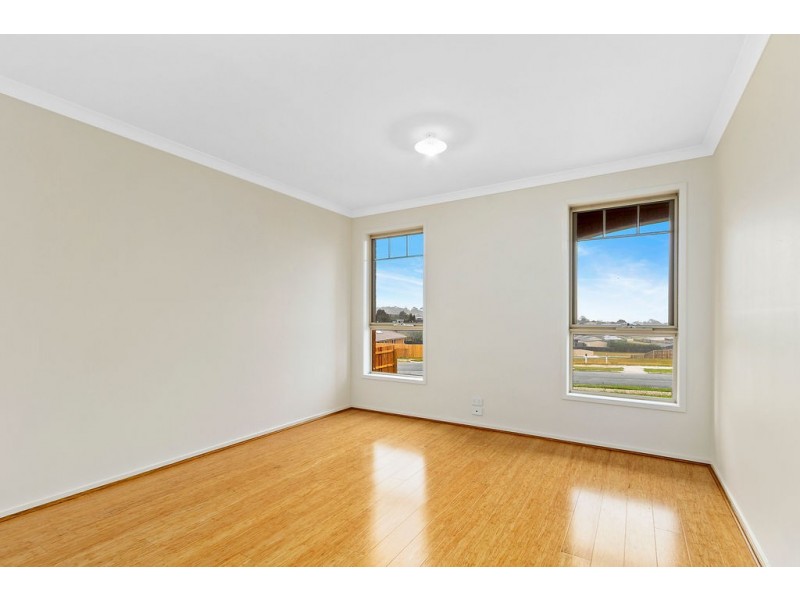 8 Lawson Drive, Lakes Entrance VIC 3909