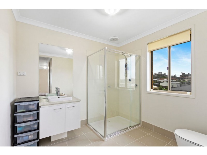 8 Lawson Drive, Lakes Entrance VIC 3909