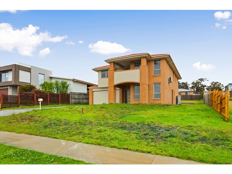8 Lawson Drive, Lakes Entrance VIC 3909