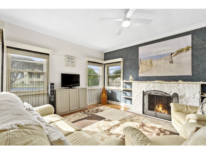 5 HEATHERLEA GROVE, Lakes Entrance VIC 3909