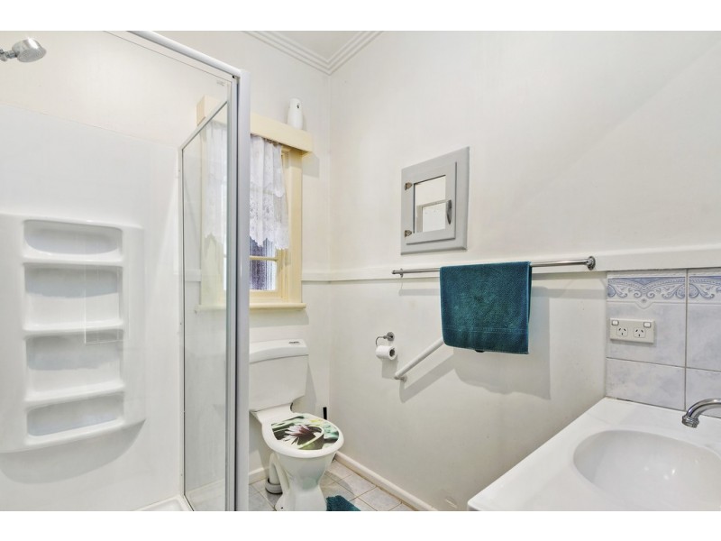 5 HEATHERLEA GROVE, Lakes Entrance VIC 3909