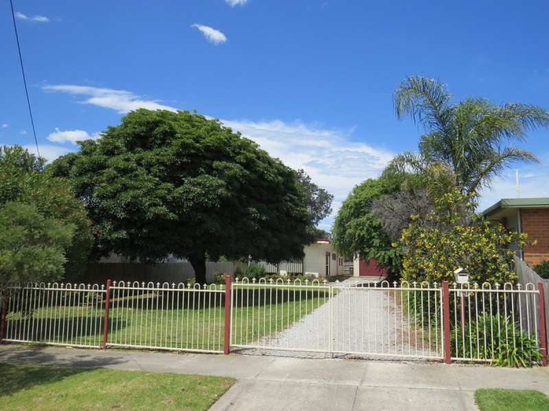 18 HEATHERLEA GROVE, Lakes Entrance VIC 3909