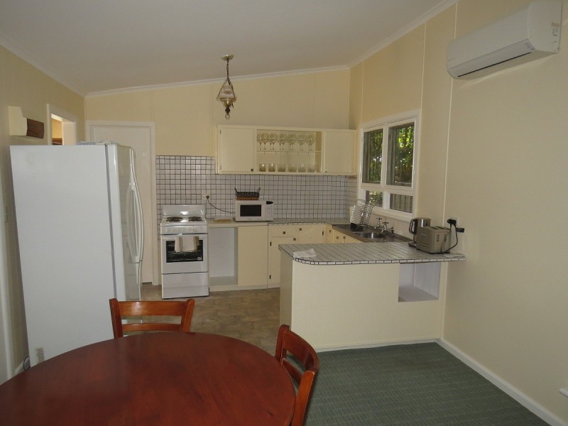 18 HEATHERLEA GROVE, Lakes Entrance VIC 3909