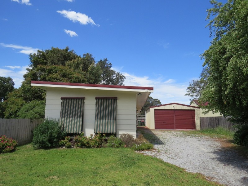 18 HEATHERLEA GROVE, Lakes Entrance VIC 3909
