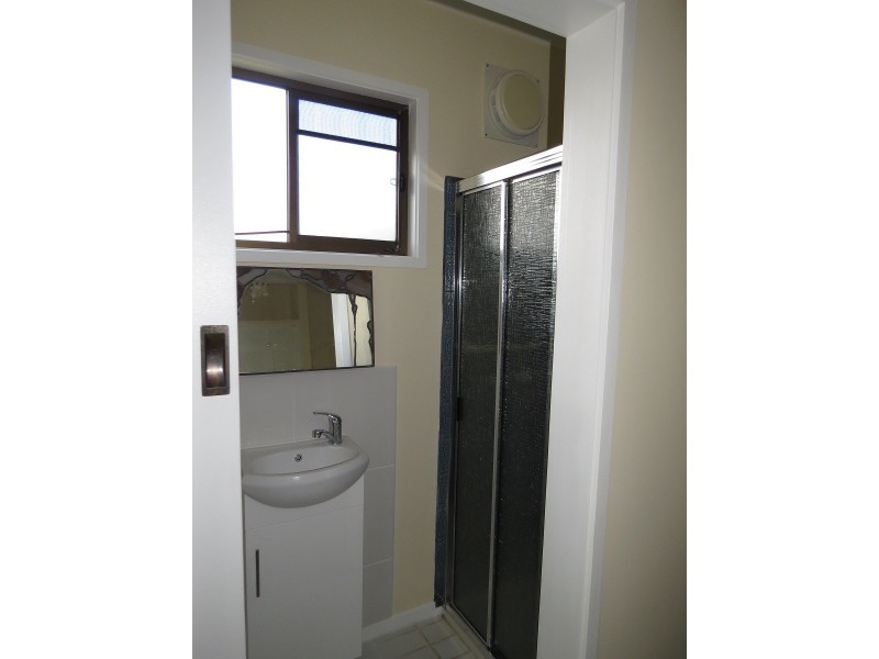 18 HEATHERLEA GROVE, Lakes Entrance VIC 3909