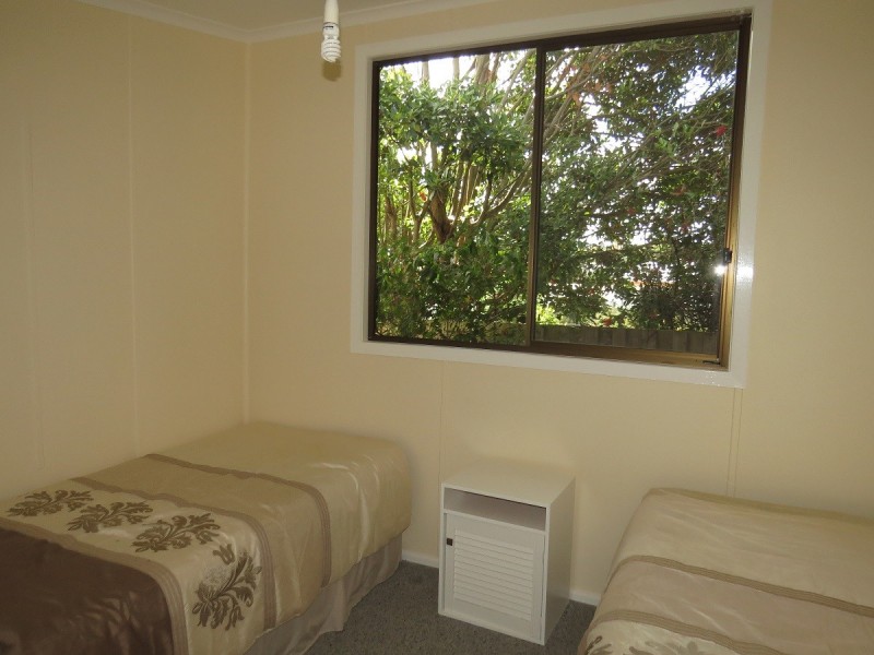 18 HEATHERLEA GROVE, Lakes Entrance VIC 3909