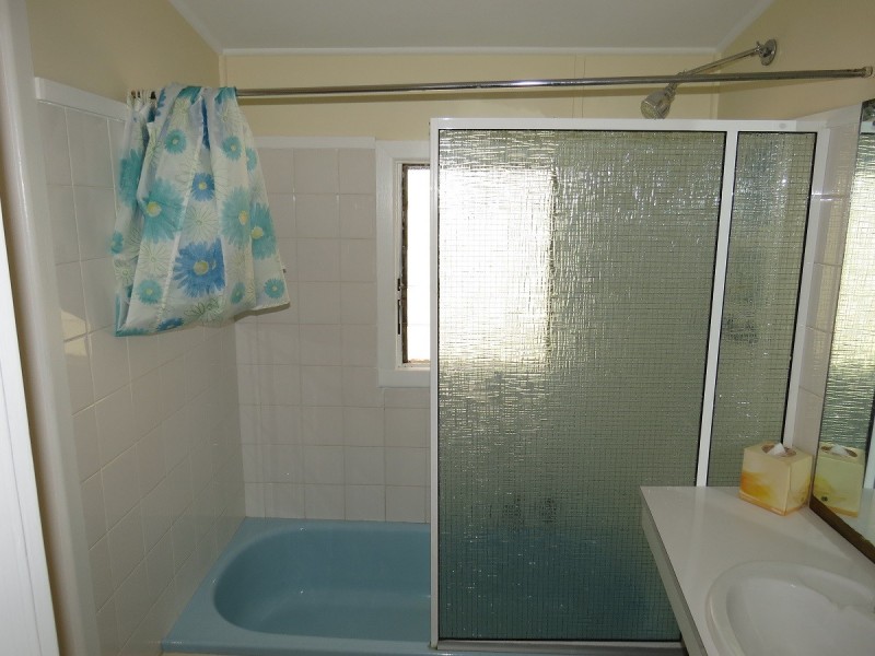 18 HEATHERLEA GROVE, Lakes Entrance VIC 3909