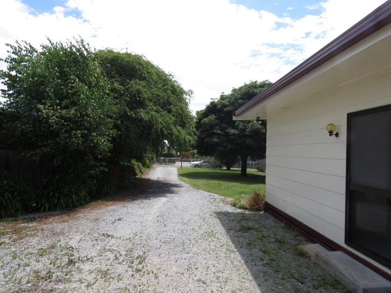 18 HEATHERLEA GROVE, Lakes Entrance VIC 3909