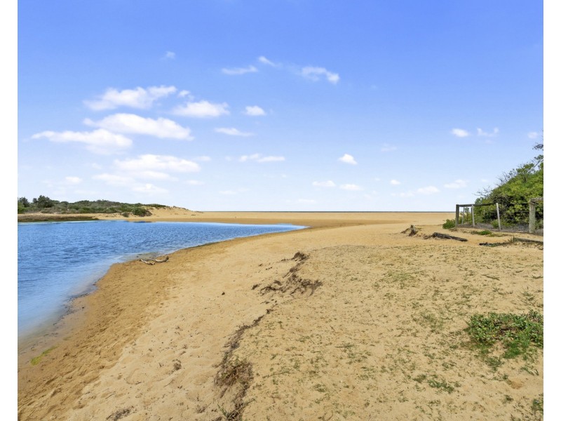 25 Lake Bunga Beach Road, Lake Bunga VIC 3909