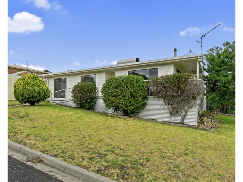 20 NAUTILUS WAY, Lakes Entrance VIC 3909