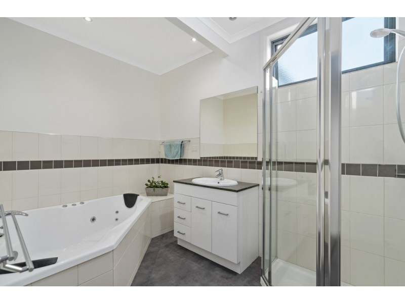 3A Jefferson Avenue, Lakes Entrance VIC 3909