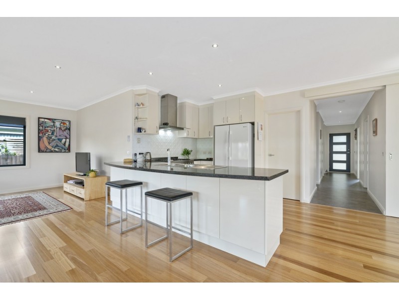 3A Jefferson Avenue, Lakes Entrance VIC 3909