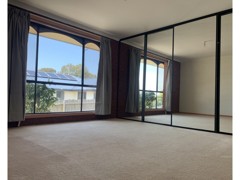 2/67 LAKE BUNGA BEACH ROAD, Lakes Entrance VIC 3909