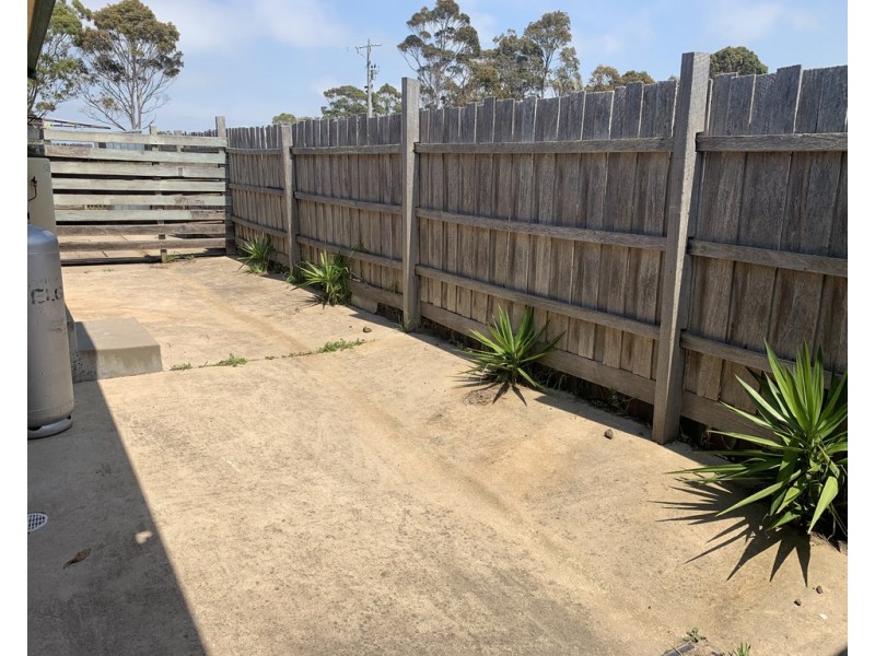 2/67 LAKE BUNGA BEACH ROAD, Lakes Entrance VIC 3909