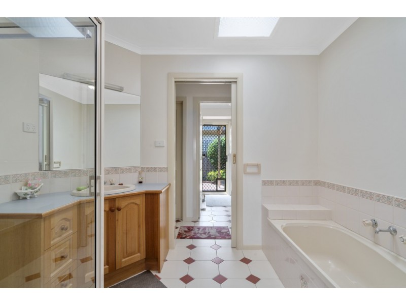 Unit 2 / 67-73 Roadknight Street, Lakes Entrance VIC 3909