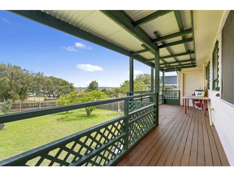 47 Capes Road, Lakes Entrance VIC 3909