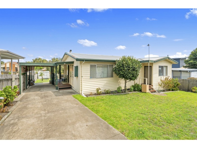 47 Capes Road, Lakes Entrance VIC 3909