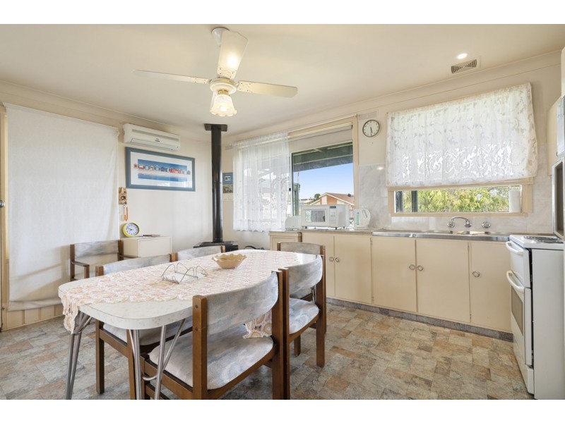 47 Capes Road, Lakes Entrance VIC 3909