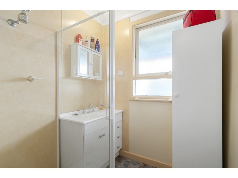 47 Capes Road, Lakes Entrance VIC 3909