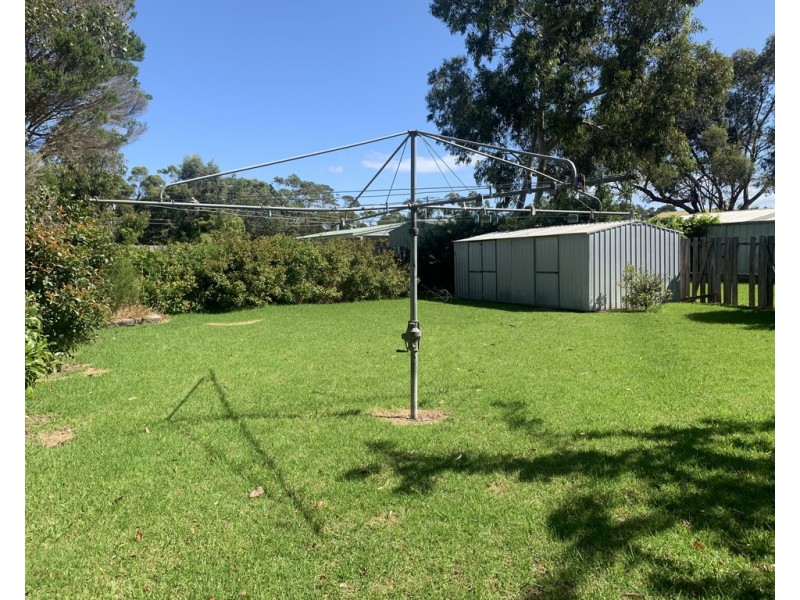 52 ROBIN STREET, Lakes Entrance VIC 3909