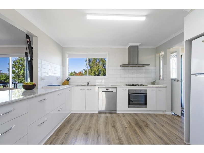 55 Capes Road, Lakes Entrance VIC 3909