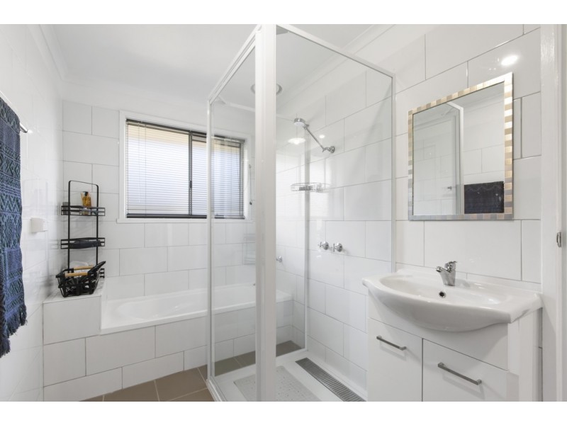 55 Capes Road, Lakes Entrance VIC 3909