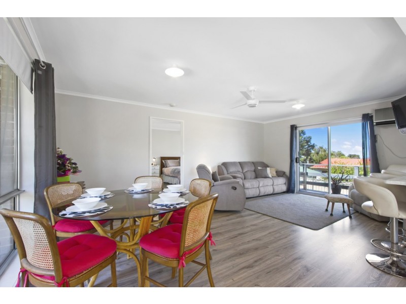 55 Capes Road, Lakes Entrance VIC 3909